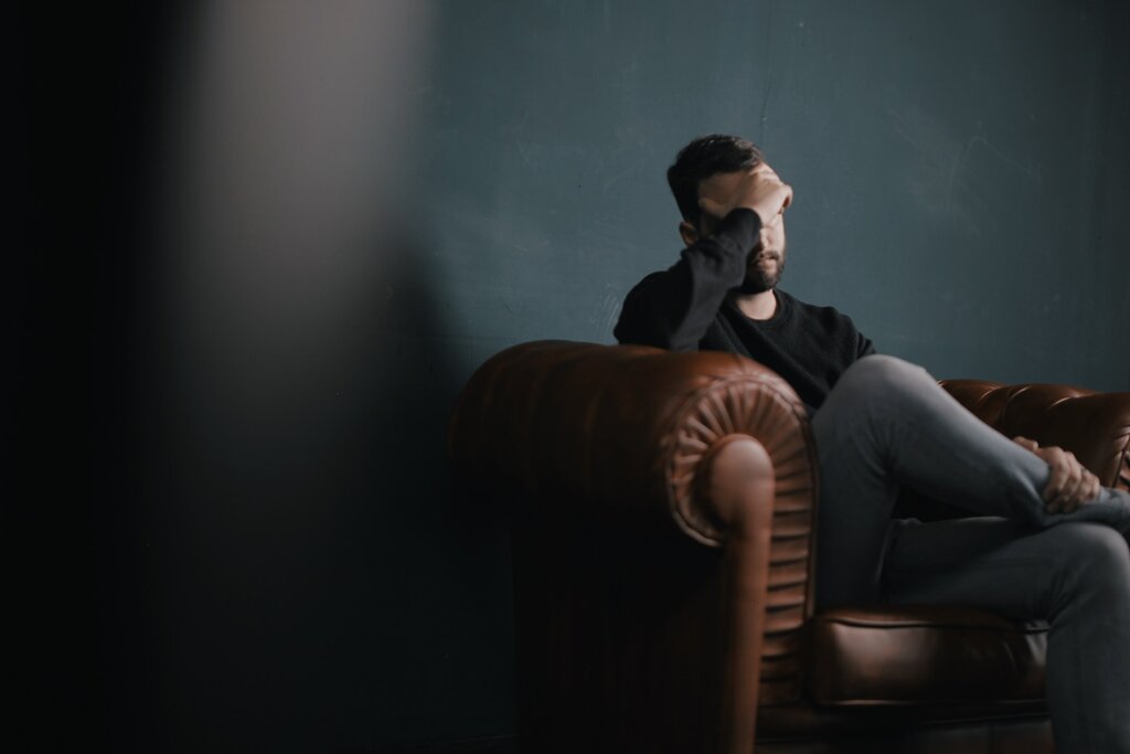 Tinitus sau țiuitul în urechi – ce este, cauze, simptome, diagnostic și tratament