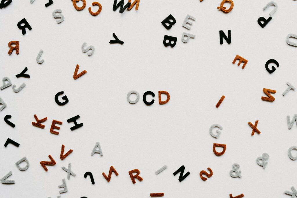 Tulburarea obsesiv-compulsivă – cauze, simptome, diagnostic și tratament